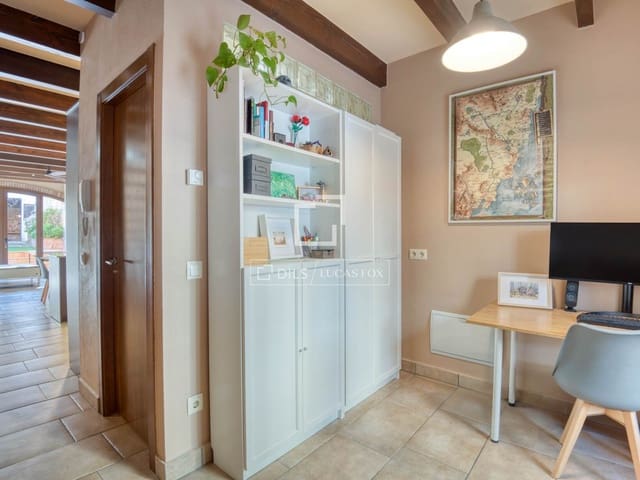 4 bedroom Villa for sale in Sant Feliu de Guíxols - € 650,000 (Ref: 9606686)