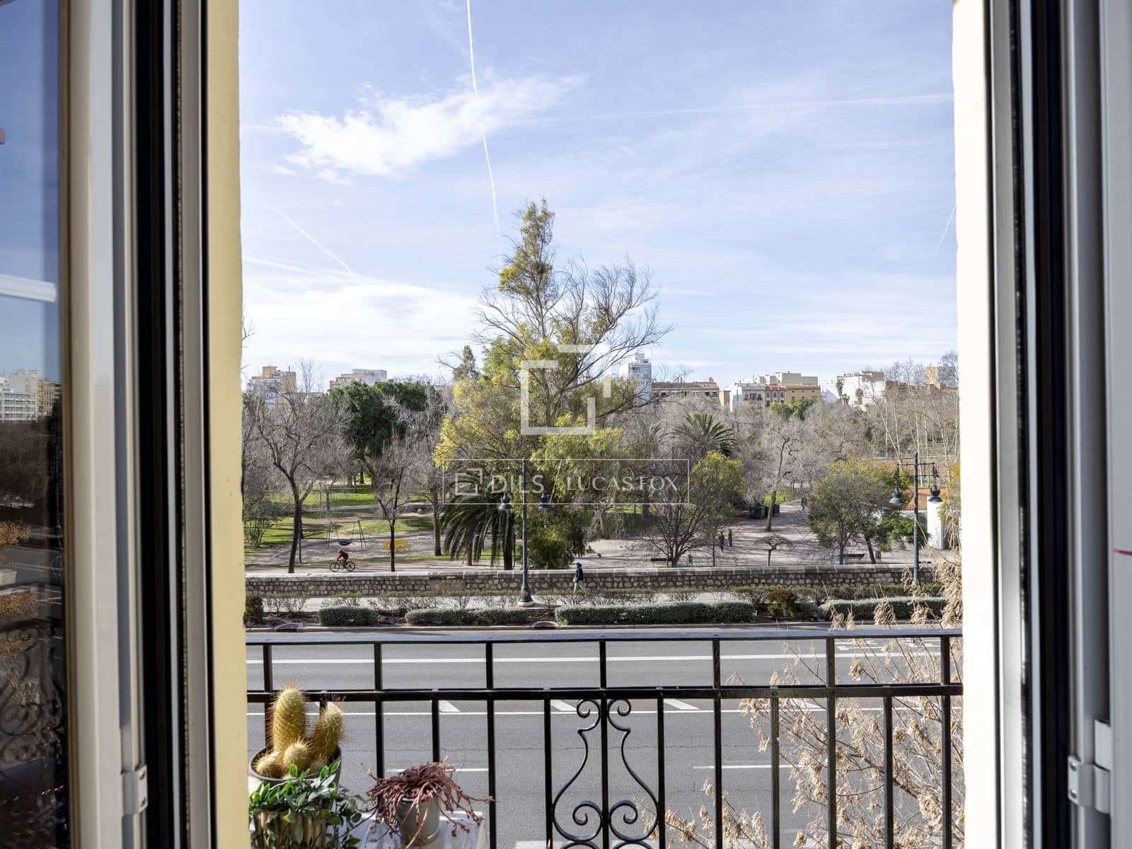 Appartement de 2 chambres à louer à Valence ville - 2 750 € (Ref: 9606794)