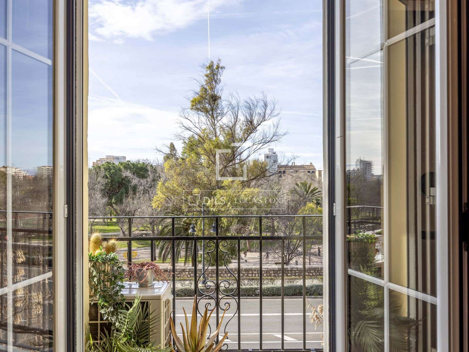 Appartement de 2 chambres à louer à Valence ville - 2 750 € (Ref: 9606794)