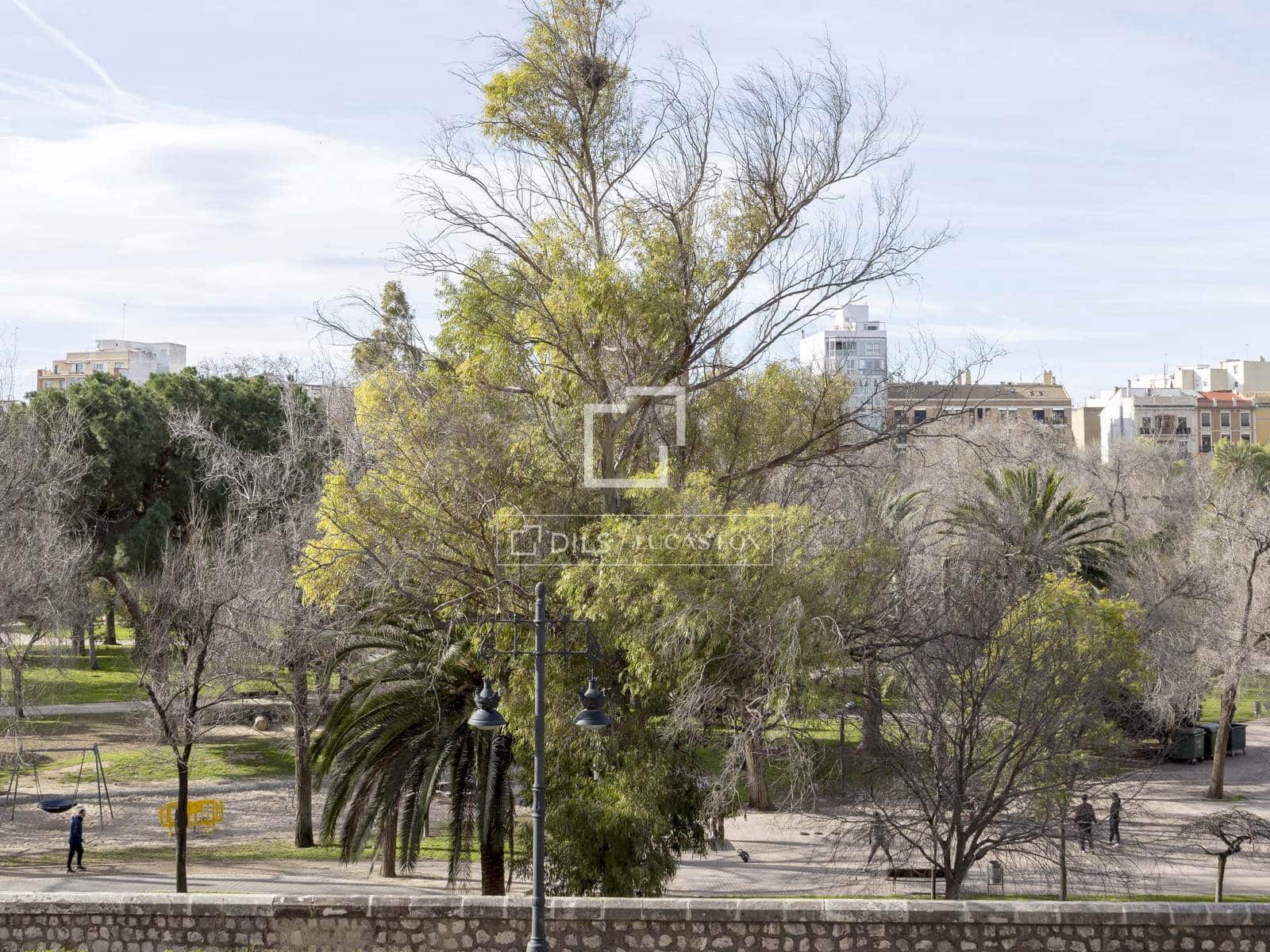 Appartement de 2 chambres à louer à Valence ville - 2 750 € (Ref: 9606794)