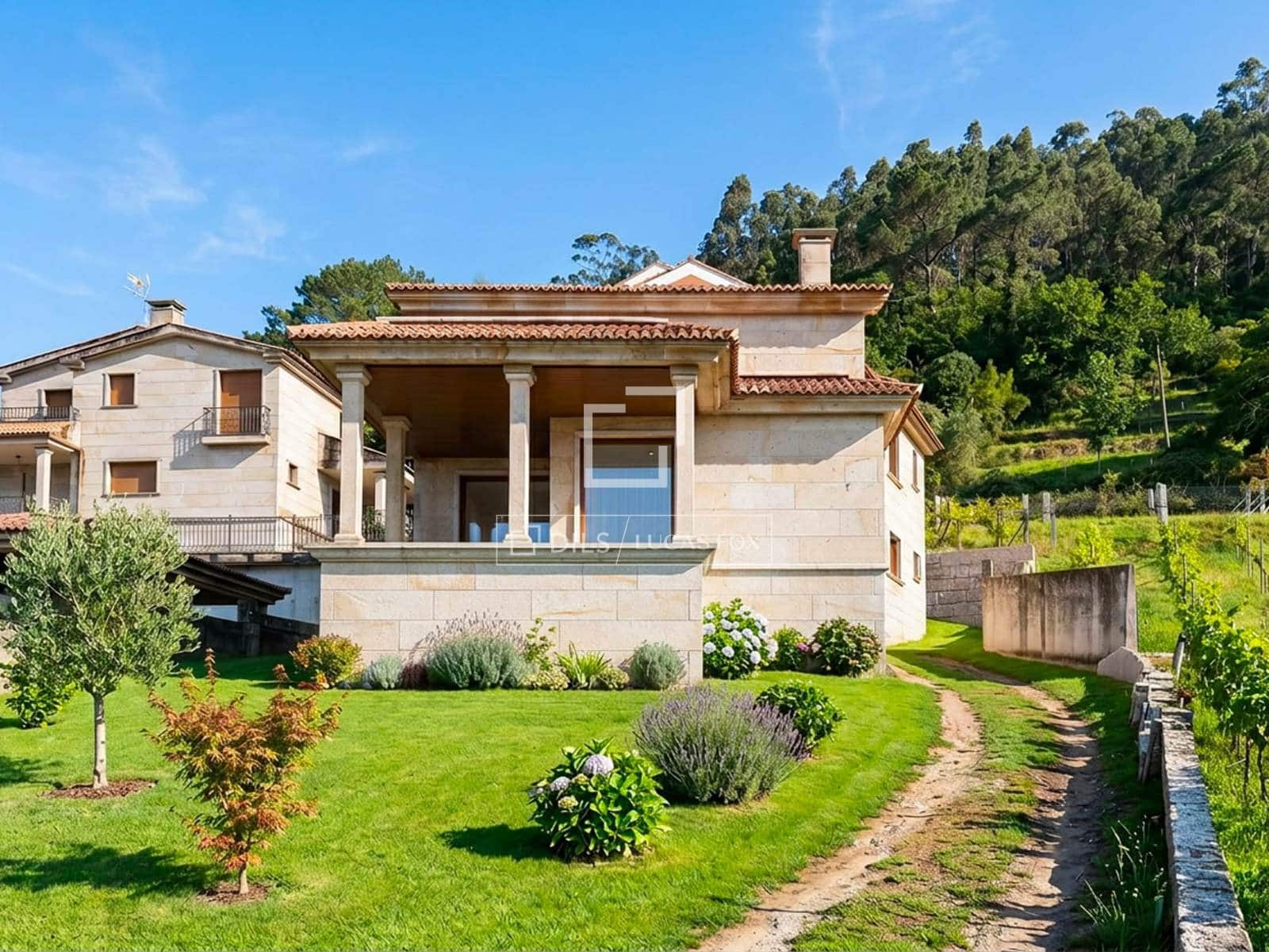 4 bedroom Villa for sale in Sanxenxo with garage - € 995,000 (Ref: 9606795)
