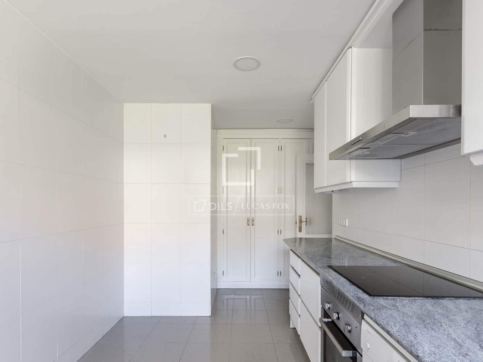 4 makuuhuone Huoneisto myytävänä paikassa Madrid kaupunki - 1 745 000 € (Ref: 9609921)