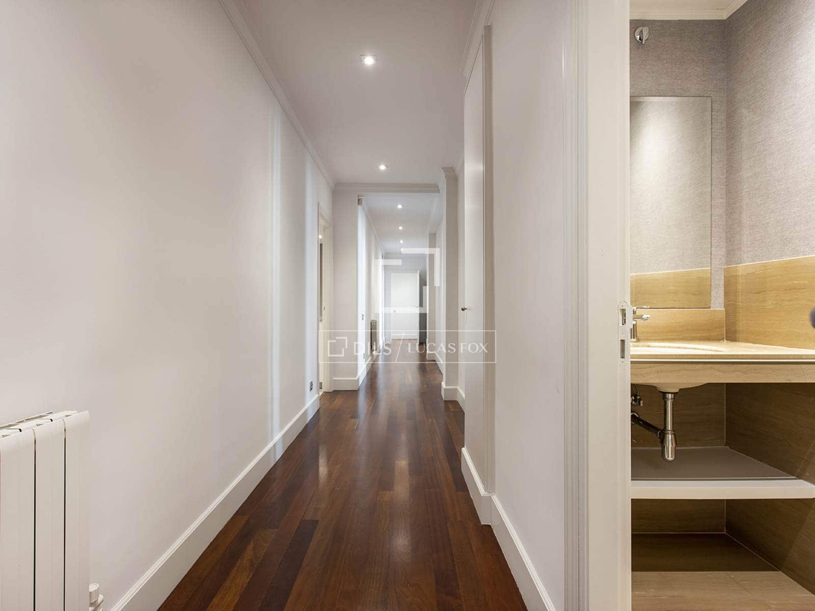 4 slaapkamer Appartement te huur in Barcelona stad - € 6.740 (Ref: 9611970)