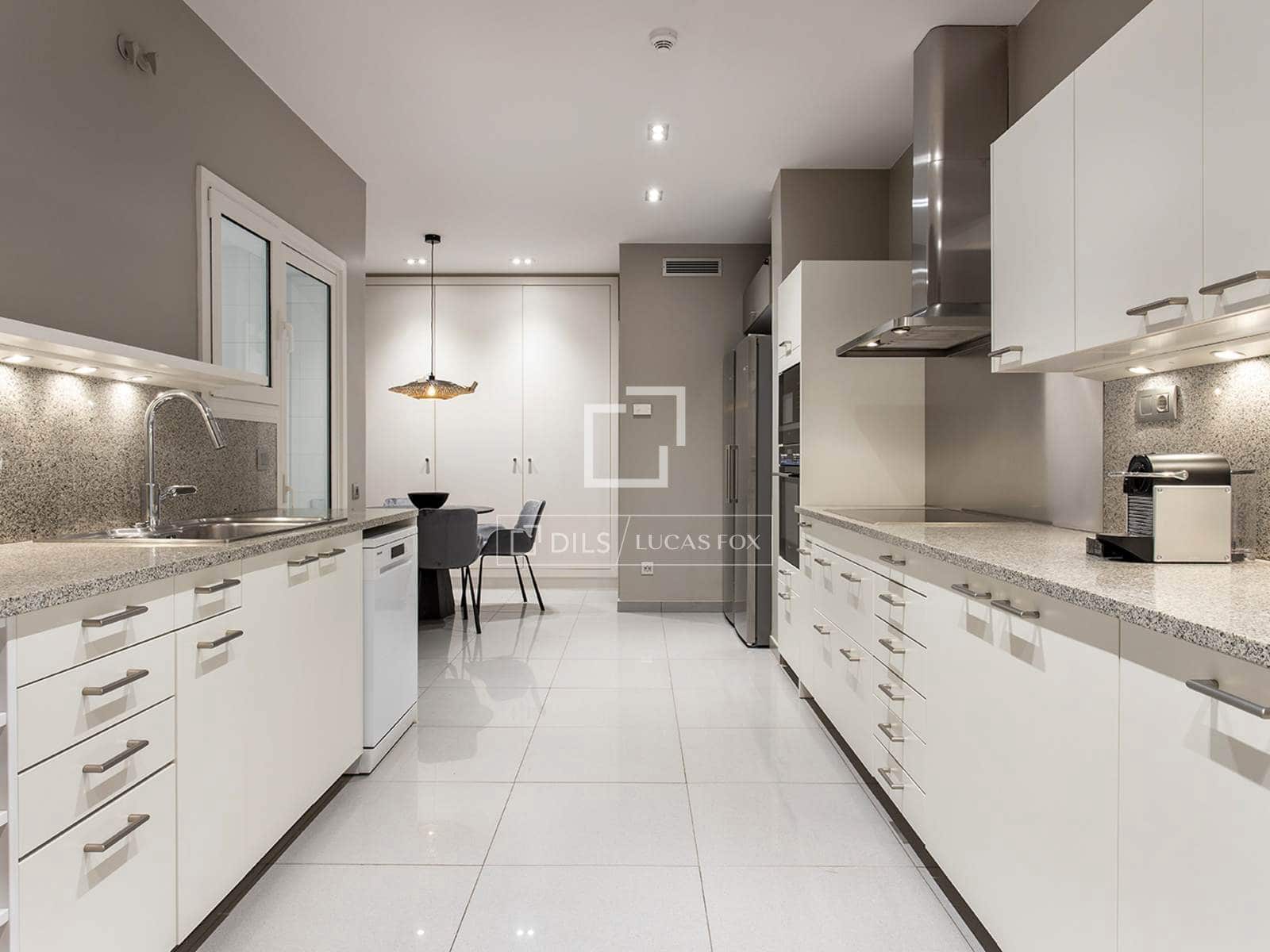 4 slaapkamer Appartement te huur in Barcelona stad - € 6.740 (Ref: 9611970)