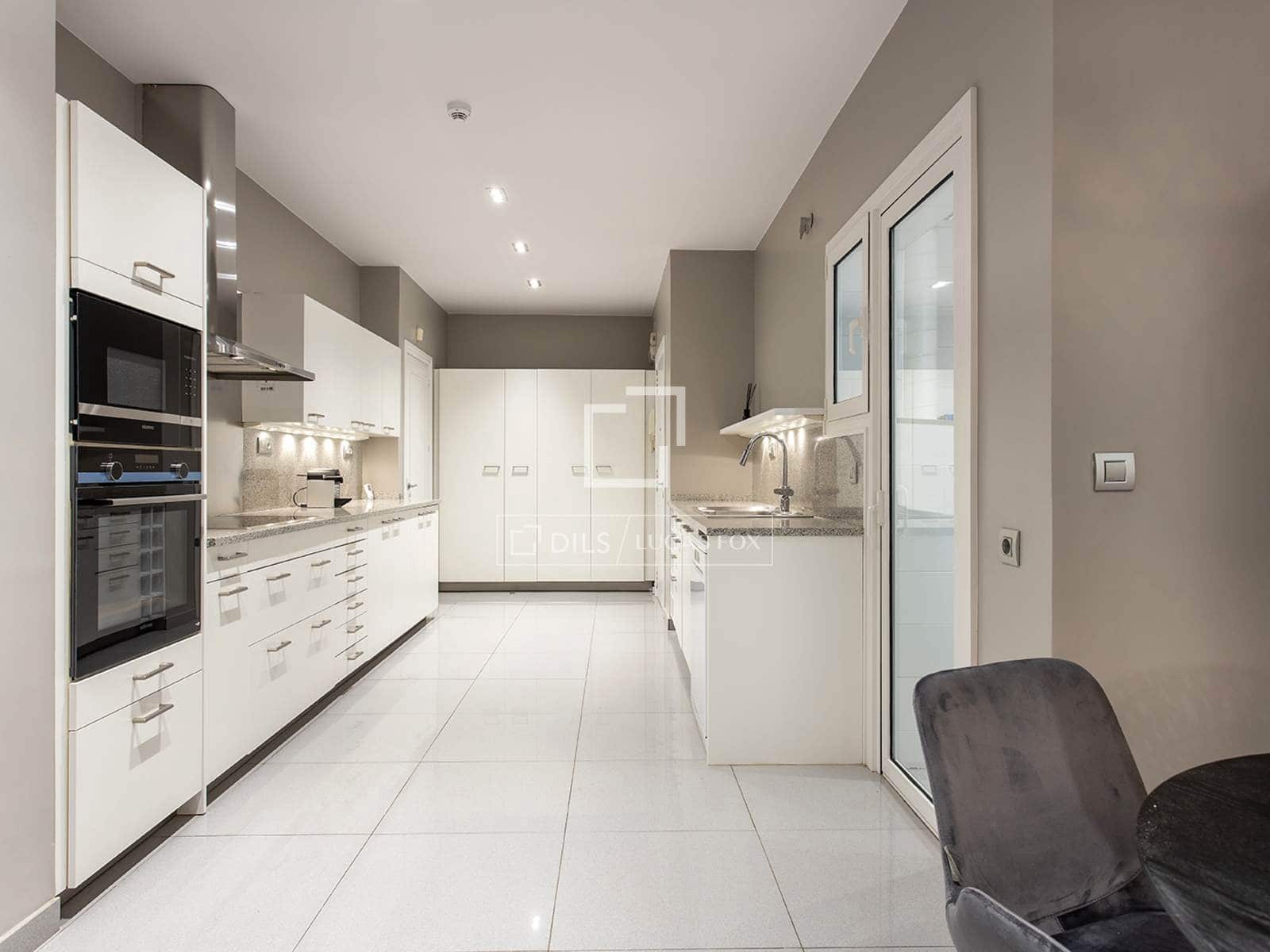 4 slaapkamer Appartement te huur in Barcelona stad - € 6.740 (Ref: 9611970)