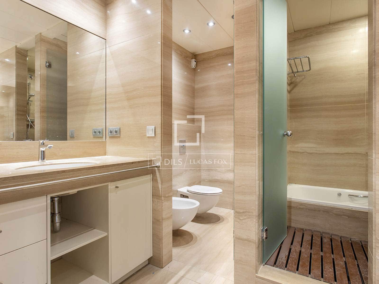 4 slaapkamer Appartement te huur in Barcelona stad - € 6.740 (Ref: 9611970)