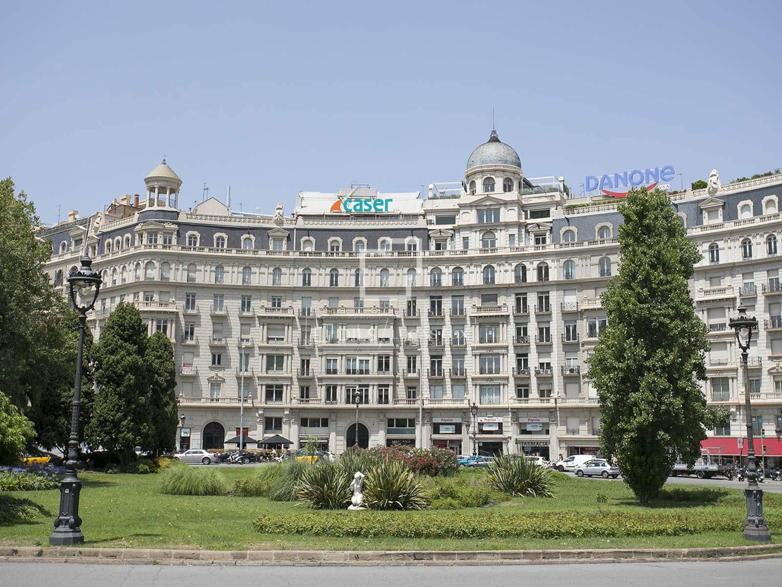 4 slaapkamer Appartement te huur in Barcelona stad - € 6.740 (Ref: 9611970)