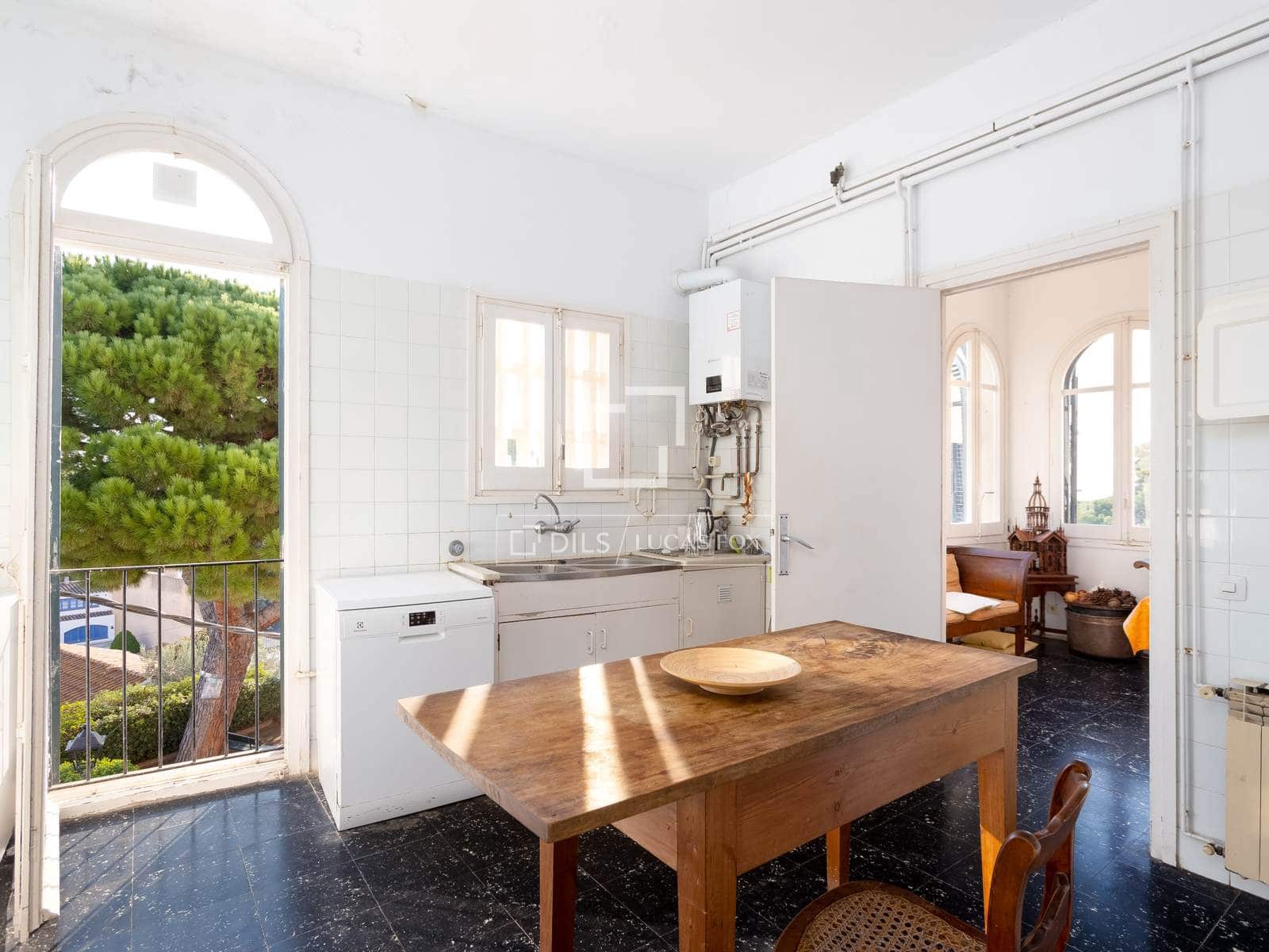 16 bedroom Villa for sale in Sant Vicenc de Montalt with pool garage - € 2,500,000 (Ref: 9614175)