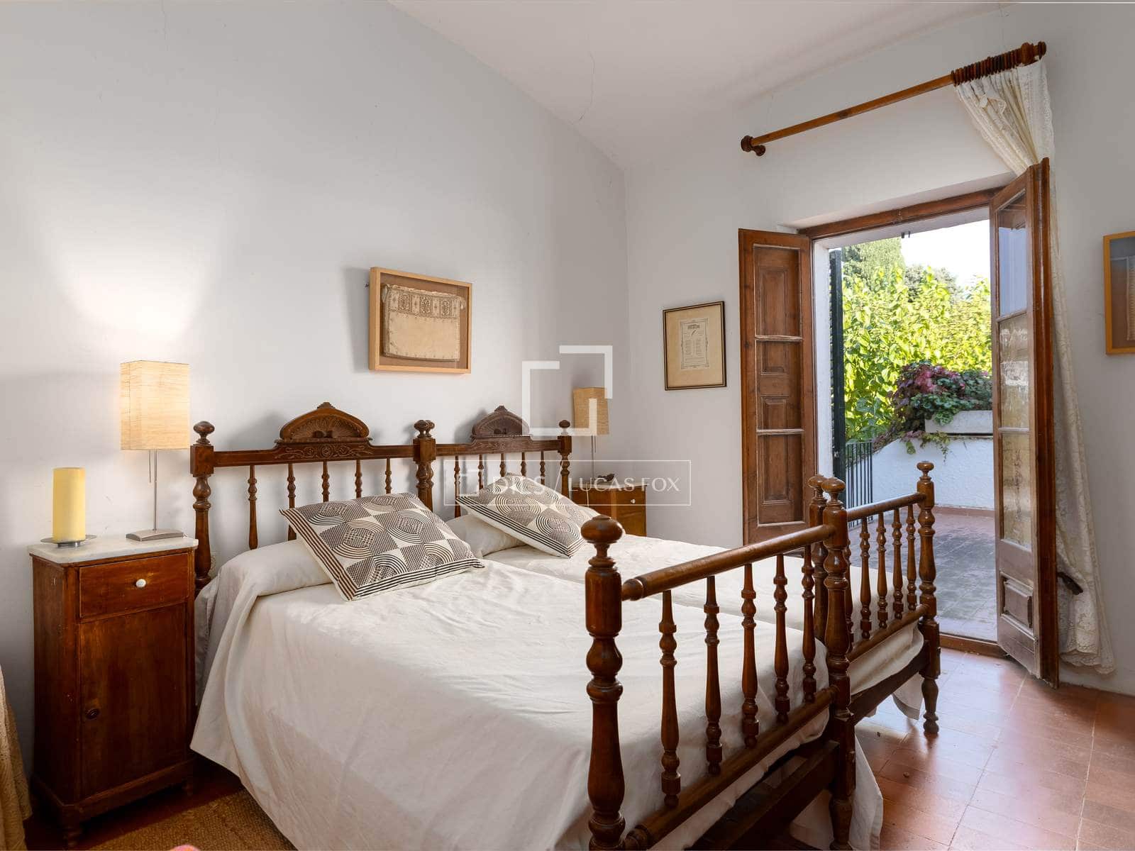 16 bedroom Villa for sale in Sant Vicenc de Montalt with pool garage - € 2,500,000 (Ref: 9614175)