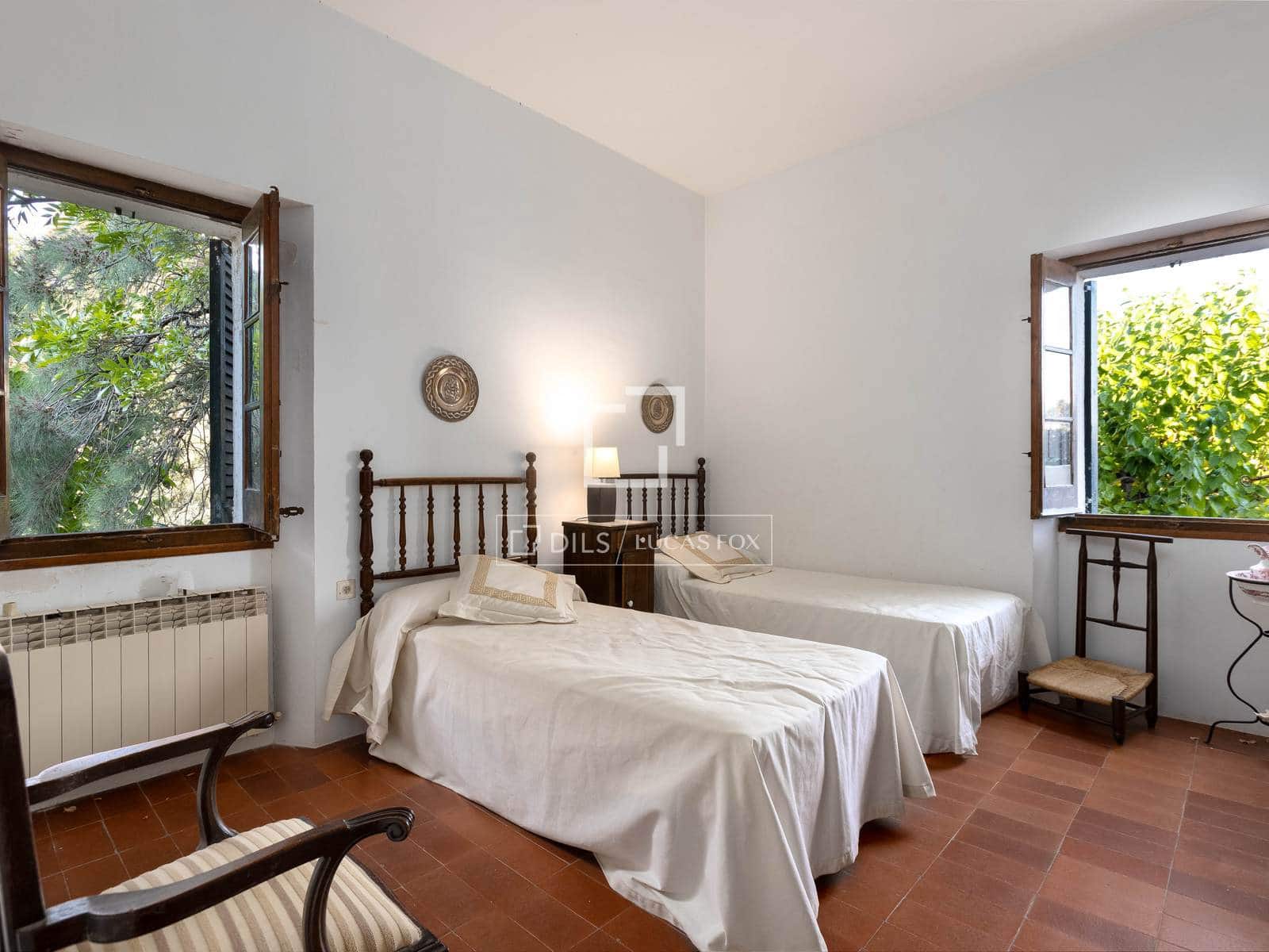 16 bedroom Villa for sale in Sant Vicenc de Montalt with pool garage - € 2,500,000 (Ref: 9614175)