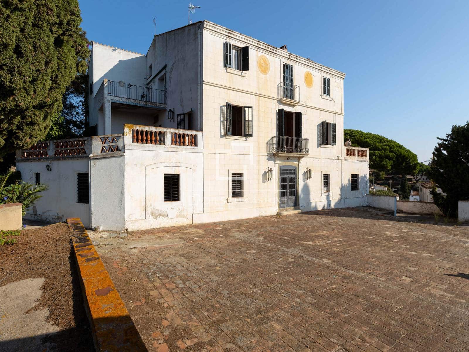 16 bedroom Villa for sale in Sant Vicenc de Montalt with pool garage - € 2,500,000 (Ref: 9614175)