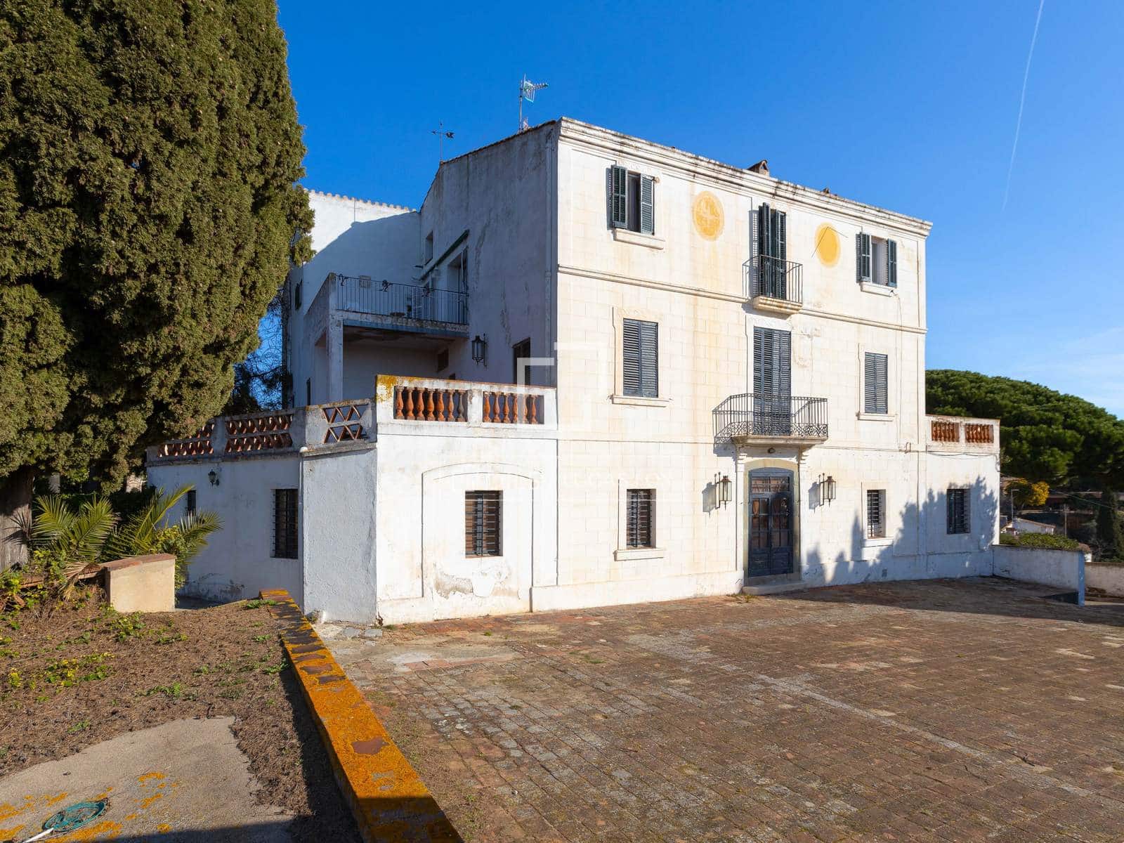 16 bedroom Villa for sale in Sant Vicenc de Montalt with pool garage - € 2,500,000 (Ref: 9614175)