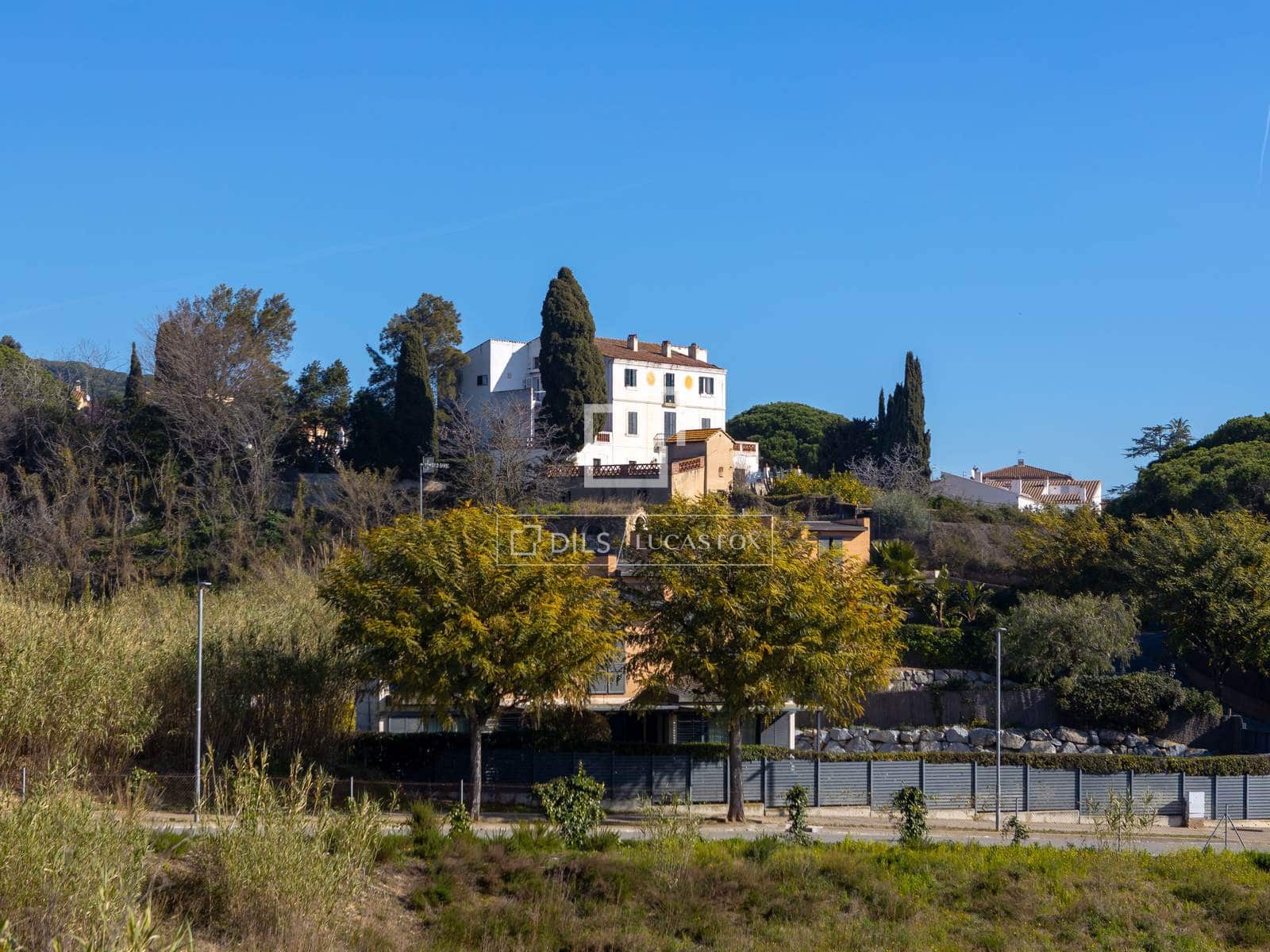 16 bedroom Villa for sale in Sant Vicenc de Montalt with pool garage - € 2,500,000 (Ref: 9614175)