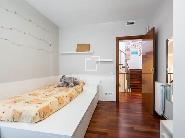 5 Zimmer Villa zu vermieten in Castelldefels mit Pool Garage - 5.800 € (Ref: 9614531)