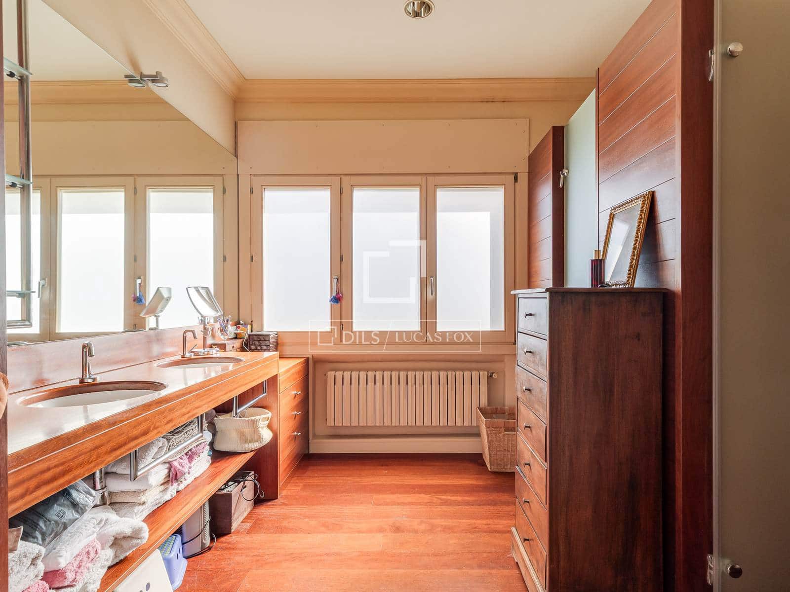 6 bedroom Apartment for sale in Barcelona city with garage - € 2,490,000 (Ref: 9618444)