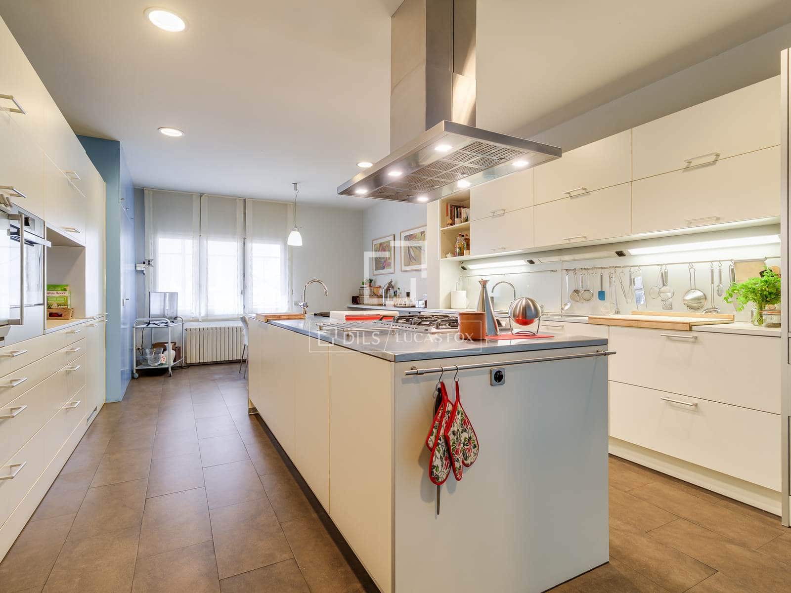 6 bedroom Apartment for sale in Barcelona city with garage - € 2,490,000 (Ref: 9618444)