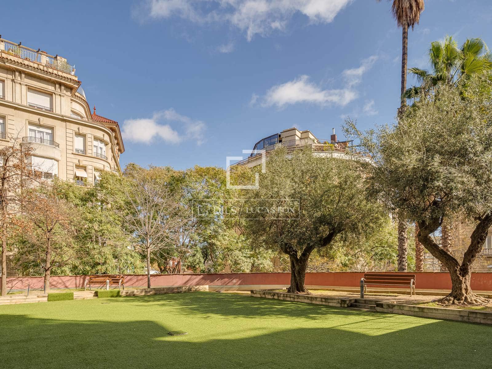 6 bedroom Apartment for sale in Barcelona city with garage - € 2,490,000 (Ref: 9618444)