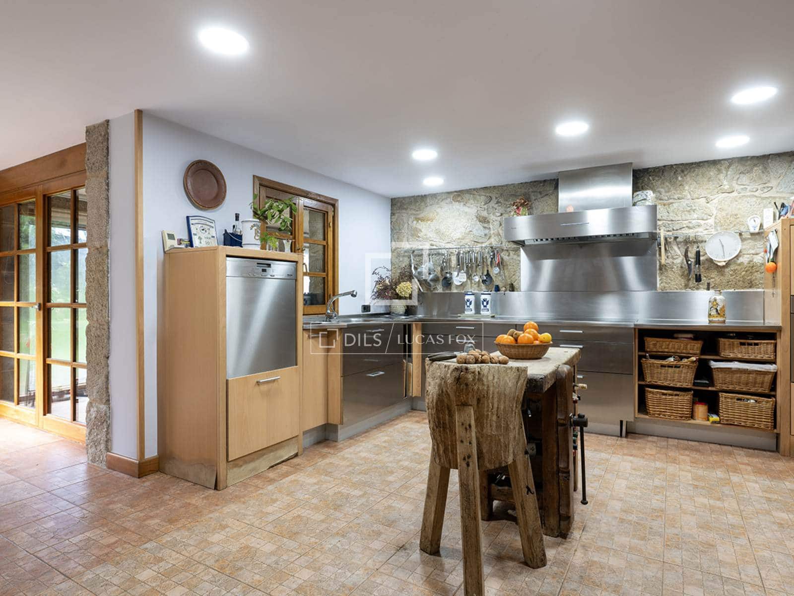 4 soveværelse Finca/Landehus til salg i Boiro med swimmingpool garage - € 2.300.000 (Ref: 9618580)