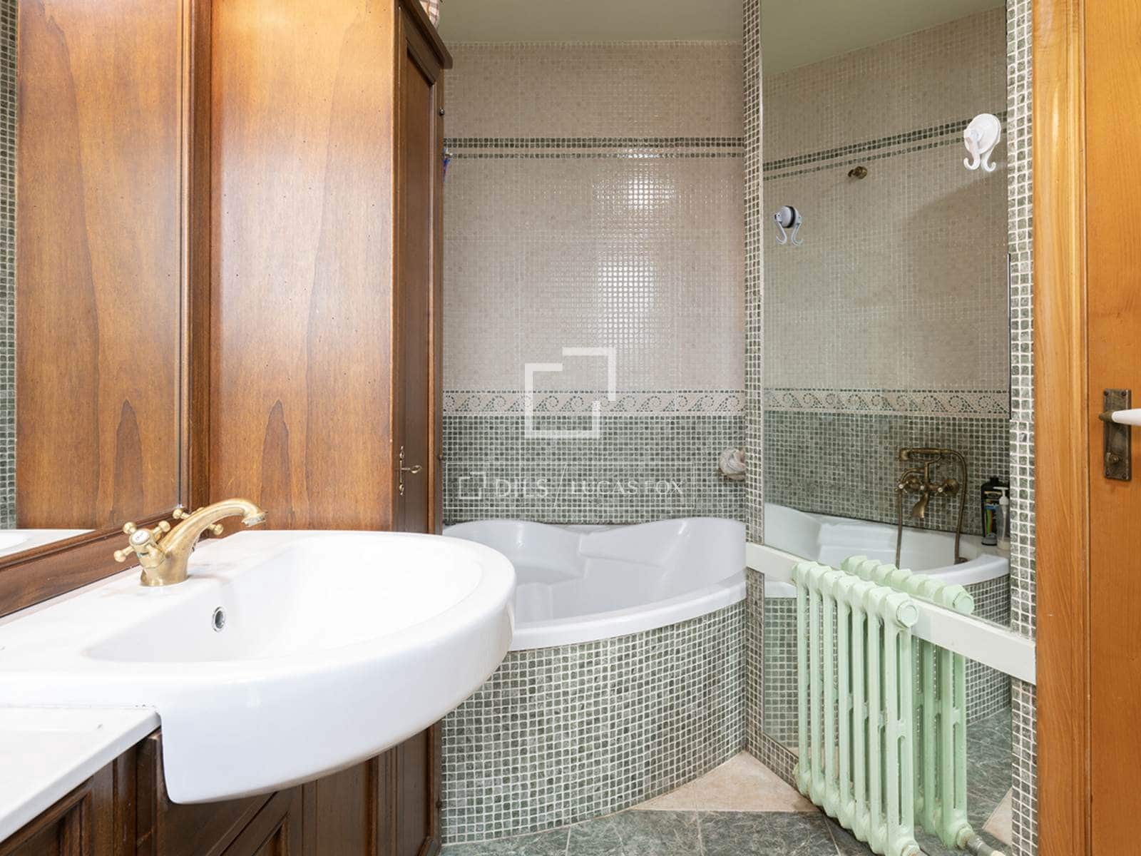 4 soveværelse Finca/Landehus til salg i Boiro med swimmingpool garage - € 2.300.000 (Ref: 9618580)