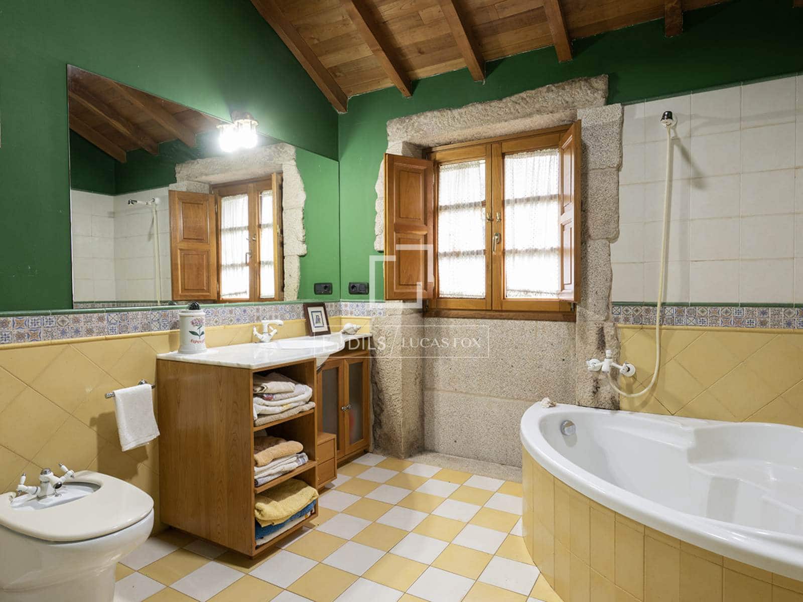 4 soveværelse Finca/Landehus til salg i Boiro med swimmingpool garage - € 2.300.000 (Ref: 9618580)