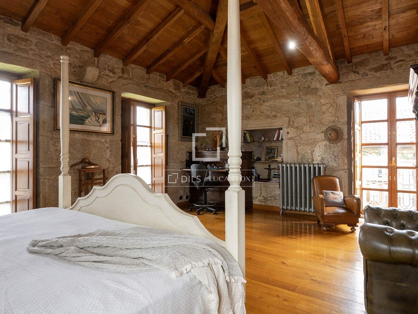 4 soveværelse Finca/Landehus til salg i Boiro med swimmingpool garage - € 2.300.000 (Ref: 9618580)