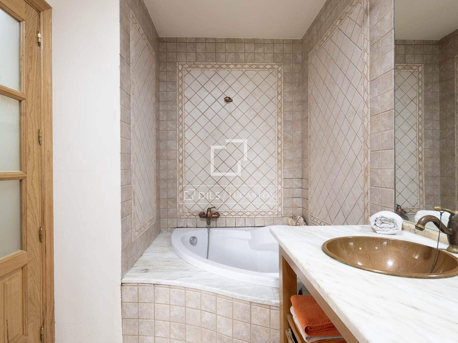 4 soveværelse Finca/Landehus til salg i Boiro med swimmingpool garage - € 2.300.000 (Ref: 9618580)