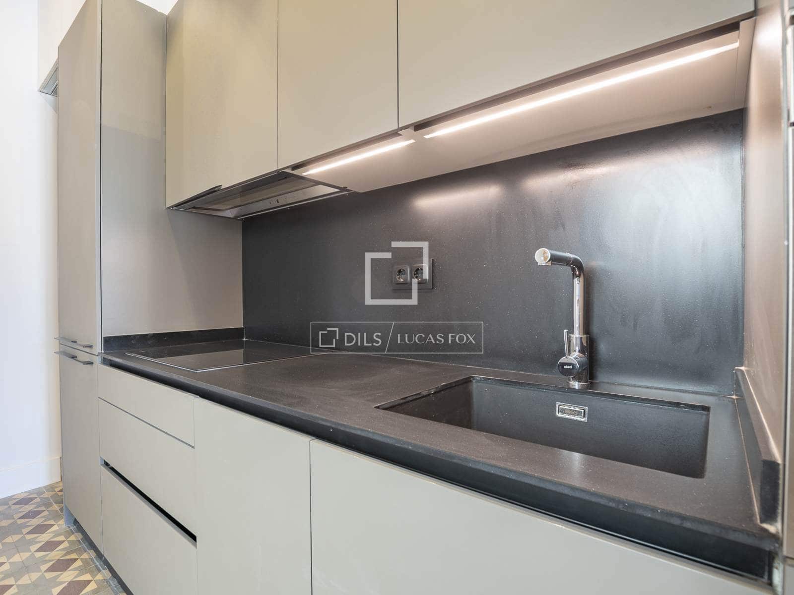 2 soveværelse Lejlighed til salg i Barcelona by - € 325.000 (Ref: 9618584)