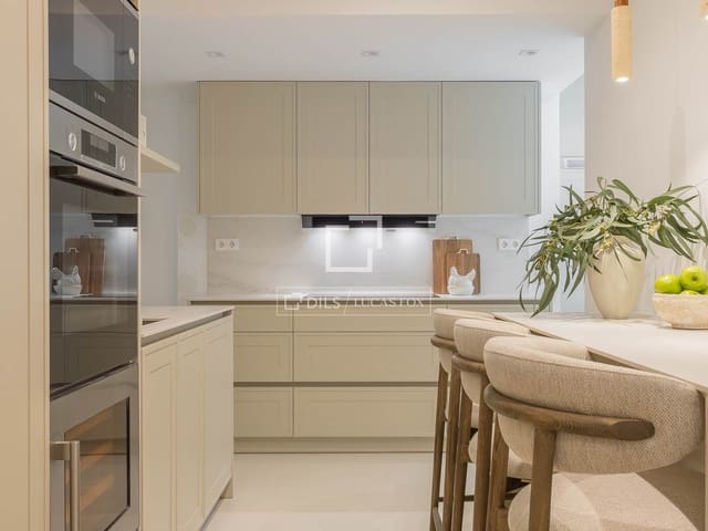 3 bedroom Apartment for sale in Recoletos, Madrid city with garage - € 3,200,000 (Ref: 9618647)