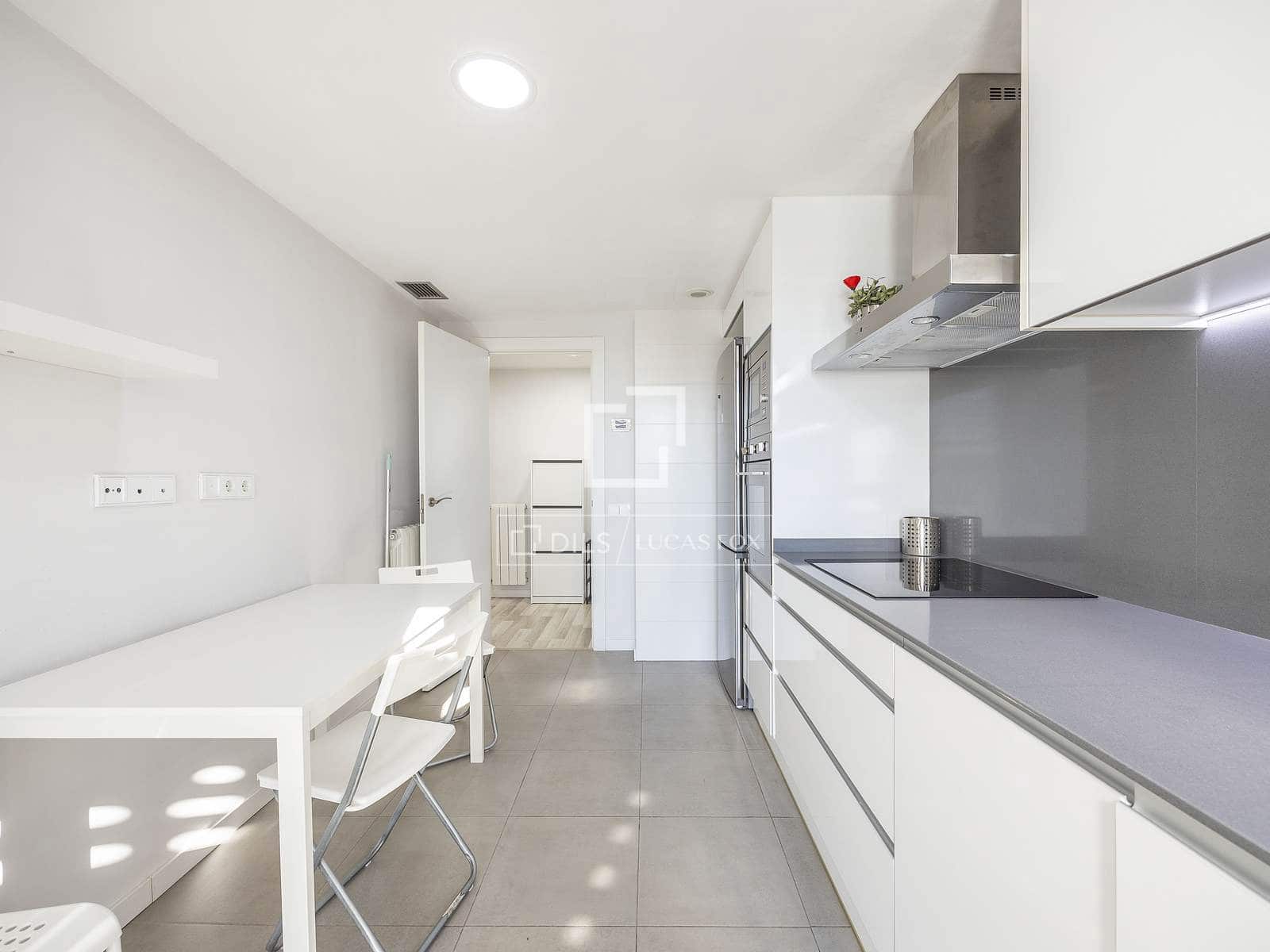 3 sovrum Lägenhet att hyra i Valencia stad med garage - 2 500 € (Ref: 9618792)