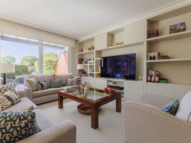 Apartamento de 4 habitaciones en Pozuelo de Alarcón en venta con piscina garaje - 1.940.000 € (Ref: 9618859)