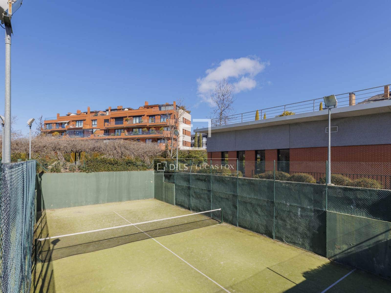 Apartamento de 4 habitaciones en Pozuelo de Alarcón en venta con piscina garaje - 1.940.000 € (Ref: 9618859)