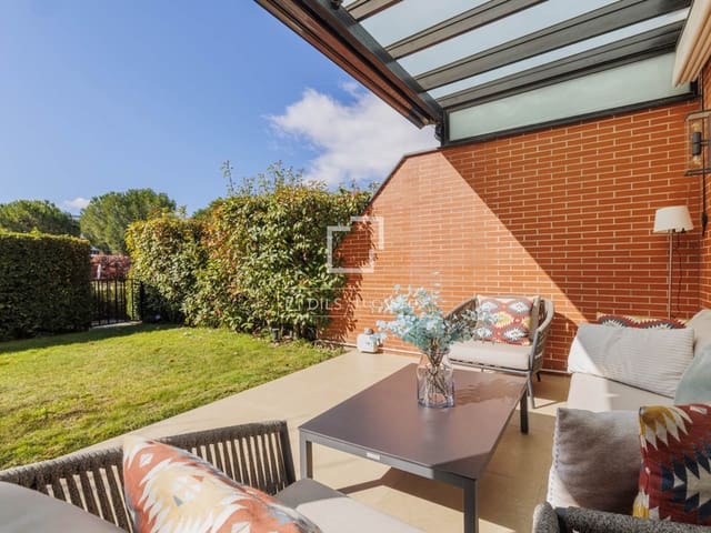 Apartamento de 4 habitaciones en Pozuelo de Alarcón en venta con piscina garaje - 1.940.000 € (Ref: 9618859)