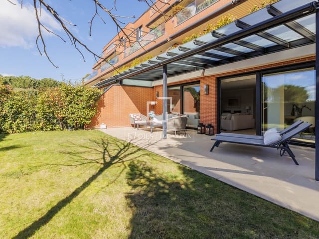 Apartamento de 4 habitaciones en Pozuelo de Alarcón en venta con piscina garaje - 1.940.000 € (Ref: 9618859)