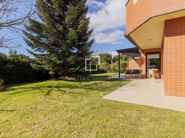 Apartamento de 4 habitaciones en Pozuelo de Alarcón en venta con piscina garaje - 1.940.000 € (Ref: 9618859)