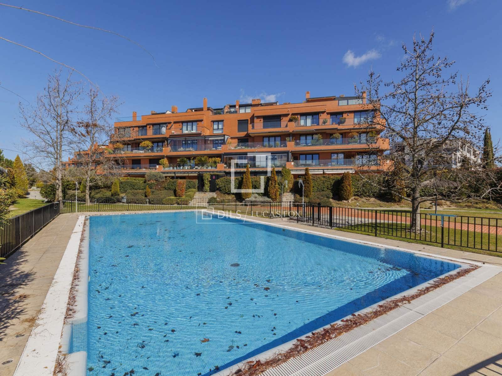 Apartamento de 4 habitaciones en Pozuelo de Alarcón en venta con piscina garaje - 1.940.000 € (Ref: 9618859)