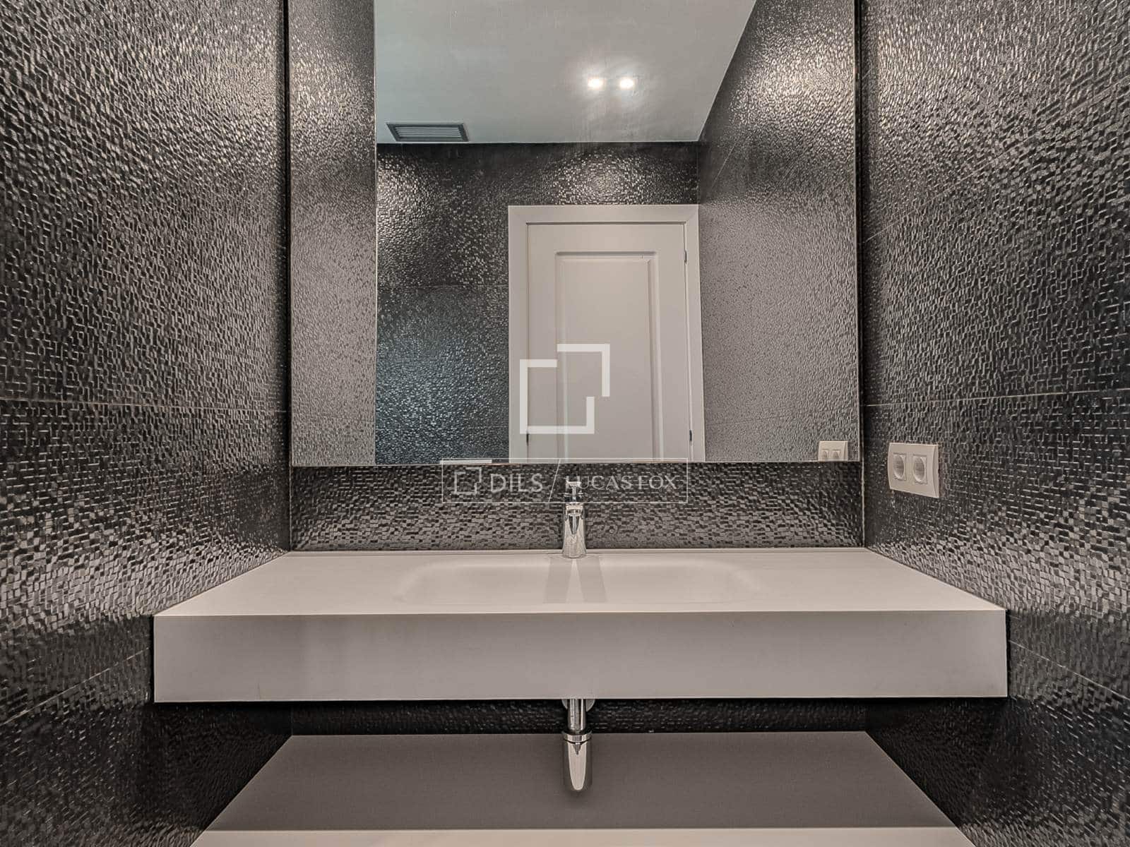 3 bedroom Apartment for sale in Barcelona city - € 1,590,000 (Ref: 9622887)