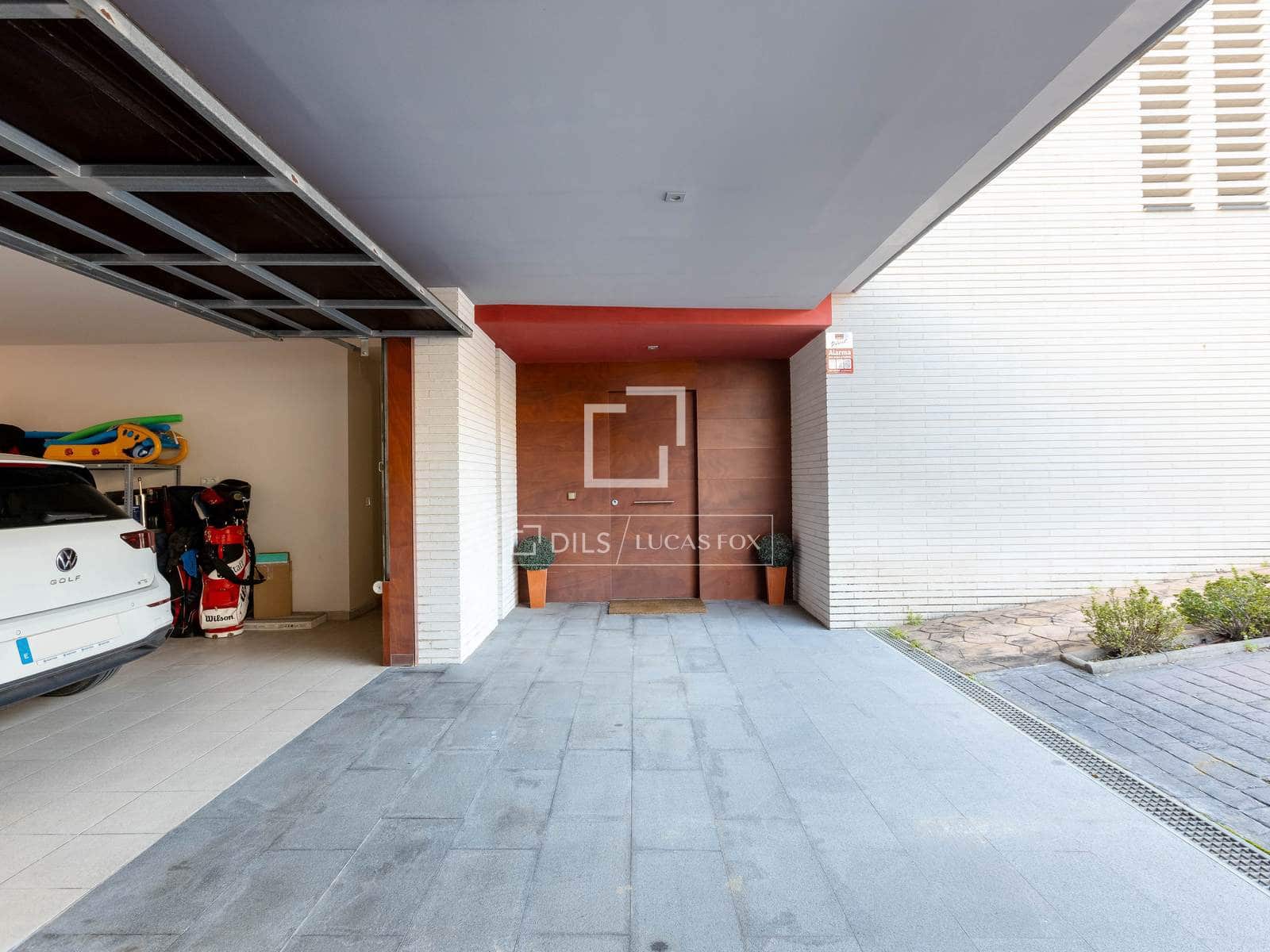 5 soverom Villa til salgs i Vallromanes med svømmebasseng garasje - € 1 095 000 (Ref: 9623198)