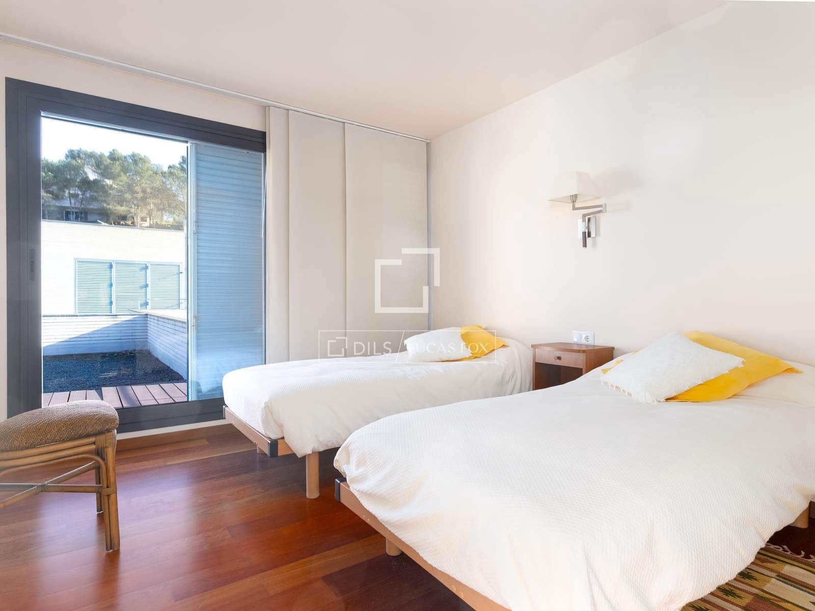 5 soverom Villa til salgs i Vallromanes med svømmebasseng garasje - € 1 095 000 (Ref: 9623198)