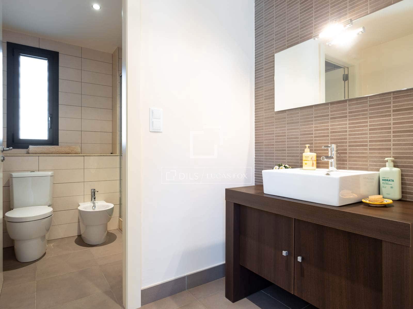 5 soverom Villa til salgs i Vallromanes med svømmebasseng garasje - € 1 095 000 (Ref: 9623198)