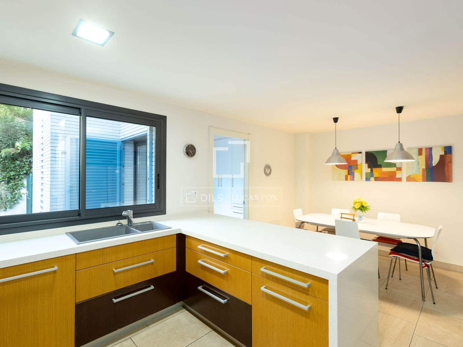 5 soverom Villa til salgs i Vallromanes med svømmebasseng garasje - € 1 095 000 (Ref: 9623198)