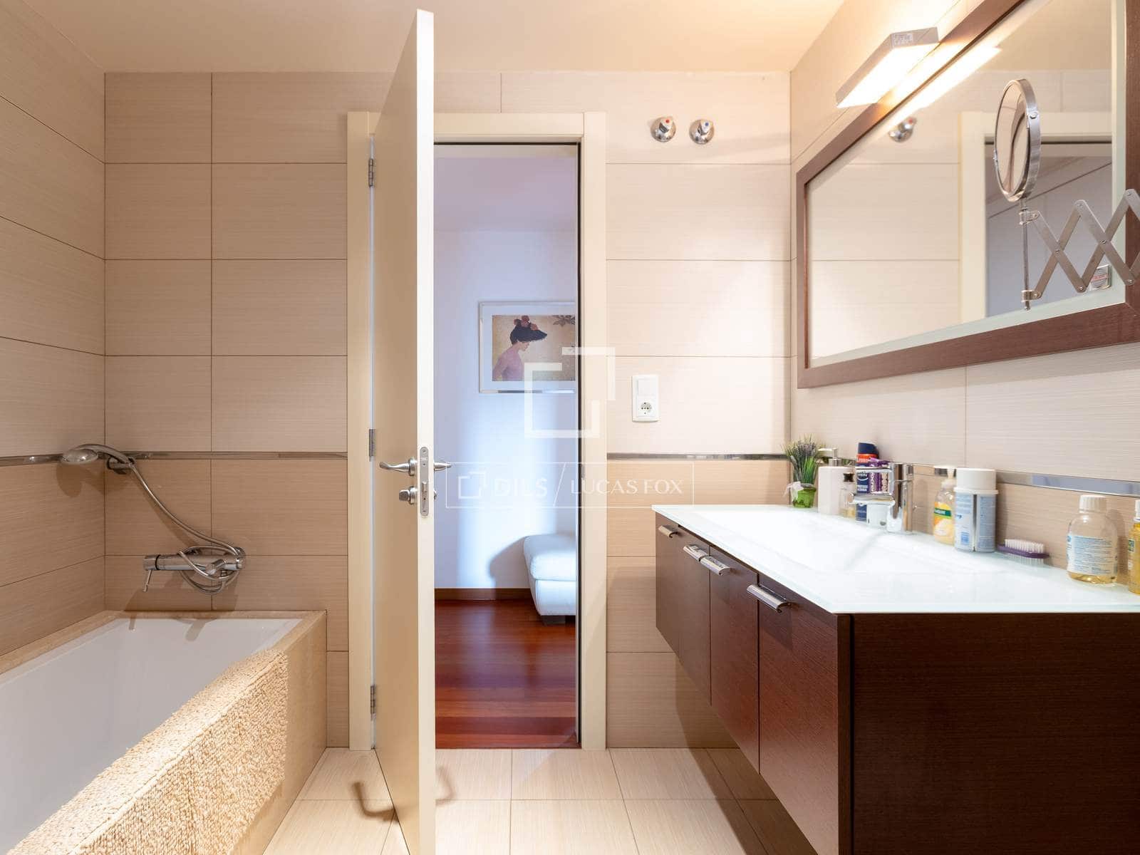 5 soverom Villa til salgs i Vallromanes med svømmebasseng garasje - € 1 095 000 (Ref: 9623198)