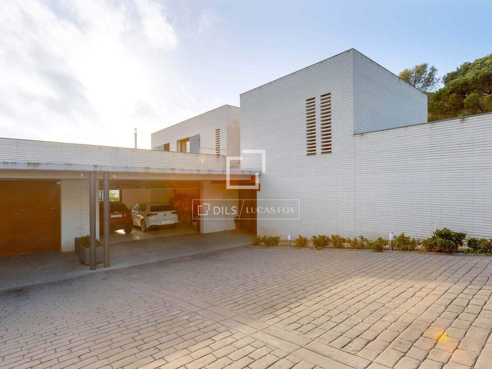 5 soverom Villa til salgs i Vallromanes med svømmebasseng garasje - € 1 095 000 (Ref: 9623198)