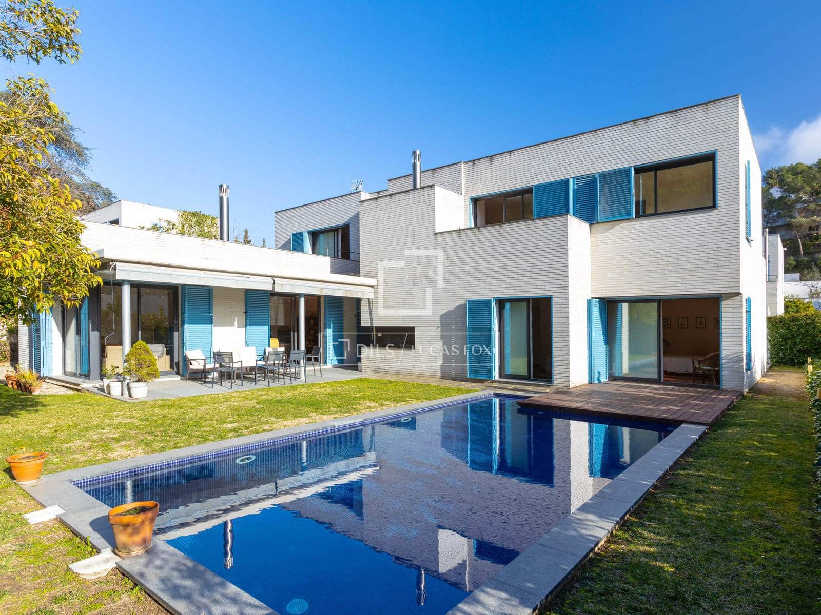 5 soverom Villa til salgs i Vallromanes med svømmebasseng garasje - € 1 095 000 (Ref: 9623198)