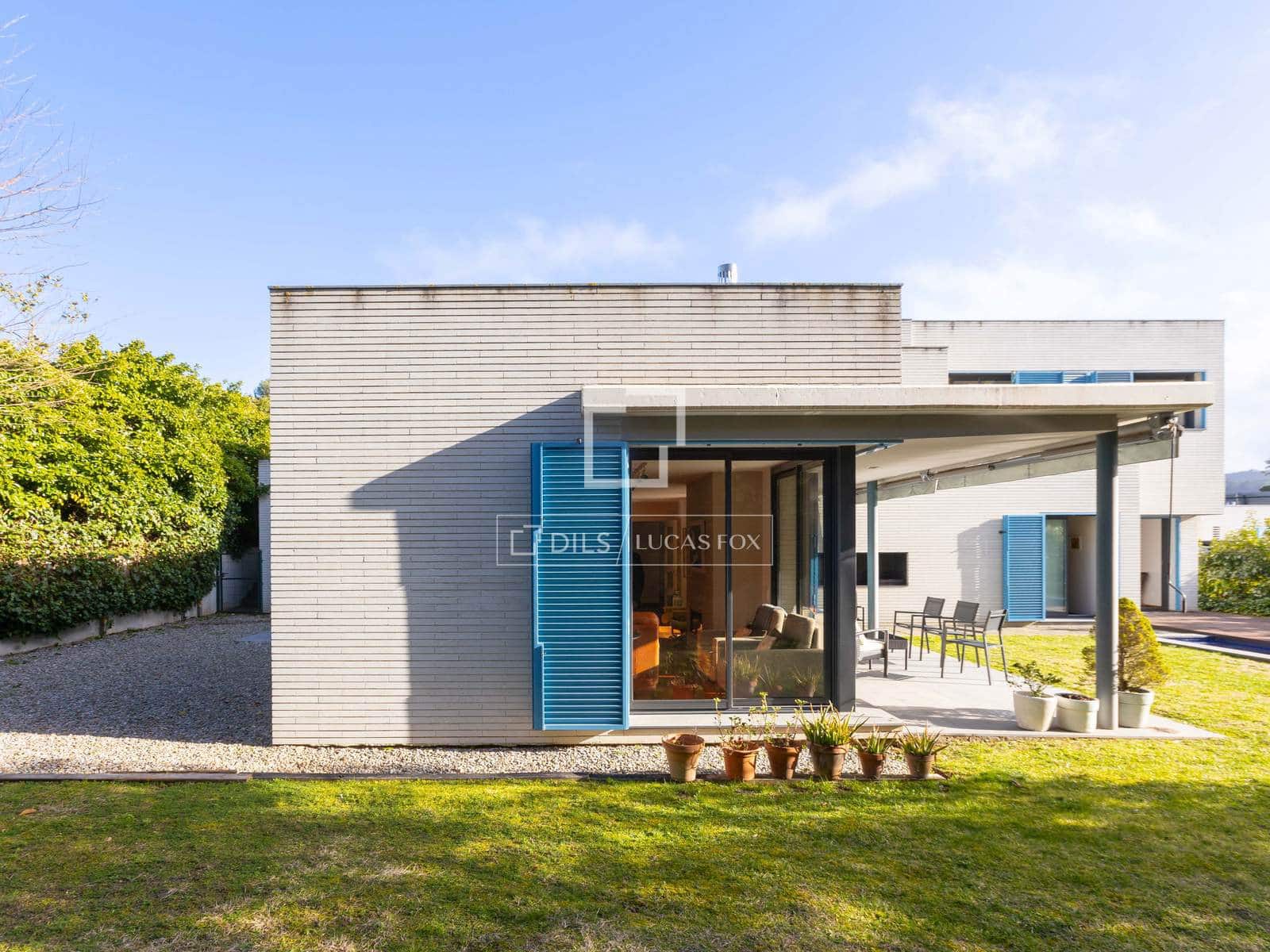 5 soverom Villa til salgs i Vallromanes med svømmebasseng garasje - € 1 095 000 (Ref: 9623198)