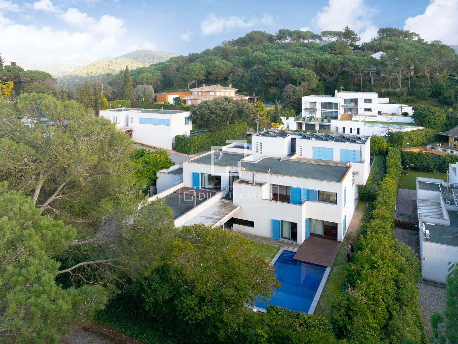 5 soverom Villa til salgs i Vallromanes med svømmebasseng garasje - € 1 095 000 (Ref: 9623198)