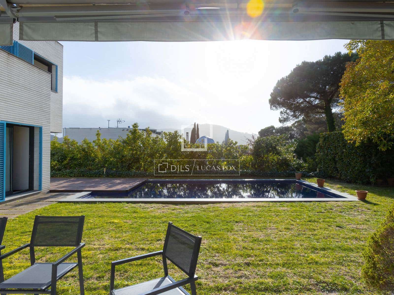 5 soverom Villa til salgs i Vallromanes med svømmebasseng garasje - € 1 095 000 (Ref: 9623198)