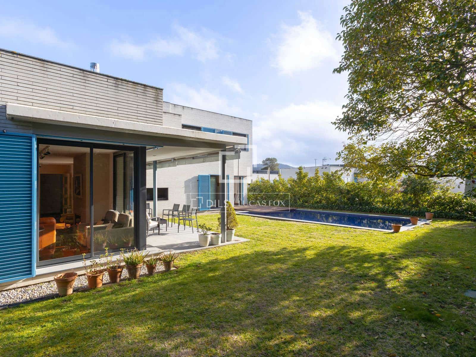 5 soverom Villa til salgs i Vallromanes med svømmebasseng garasje - € 1 095 000 (Ref: 9623198)