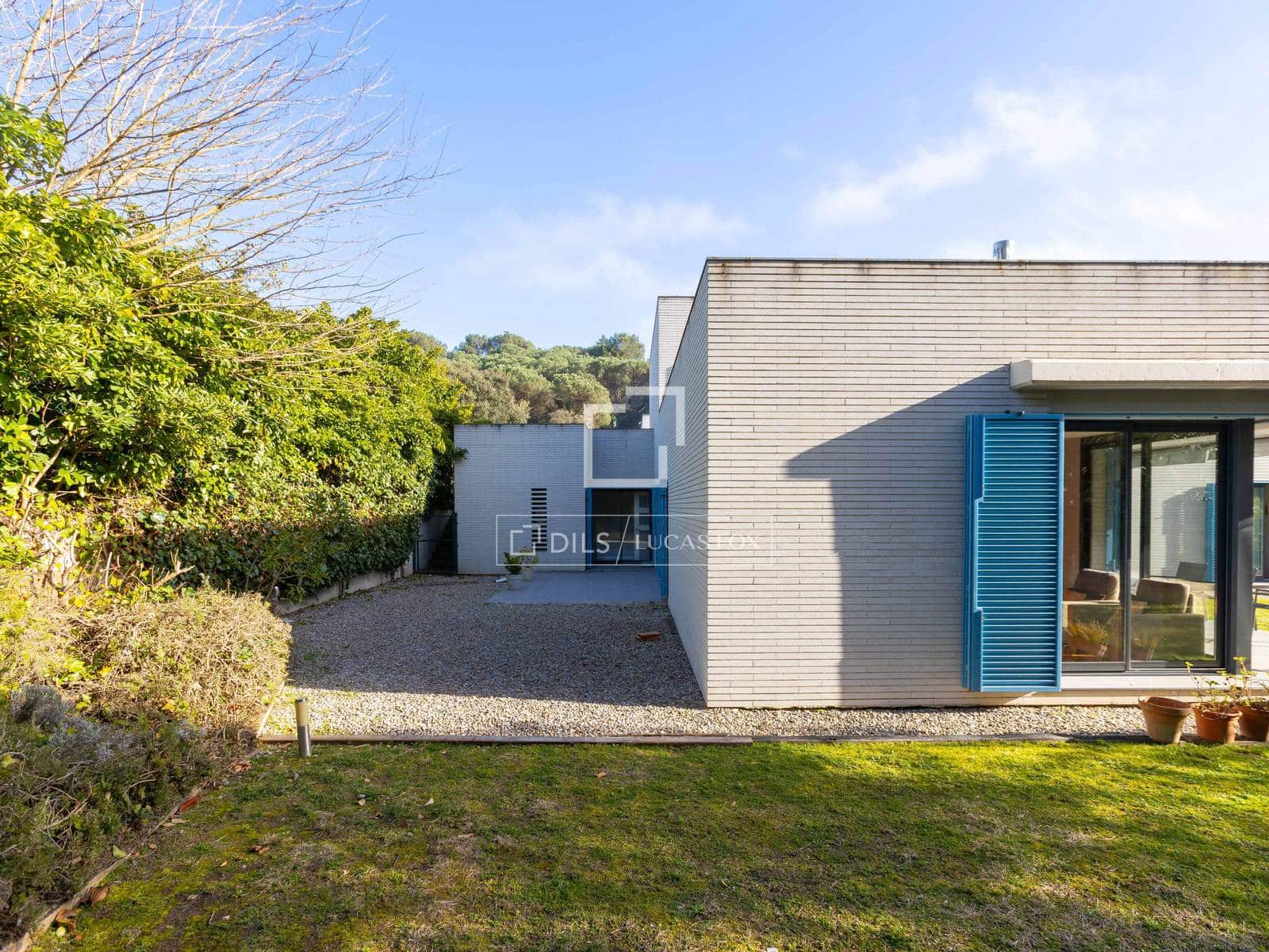 5 soverom Villa til salgs i Vallromanes med svømmebasseng garasje - € 1 095 000 (Ref: 9623198)