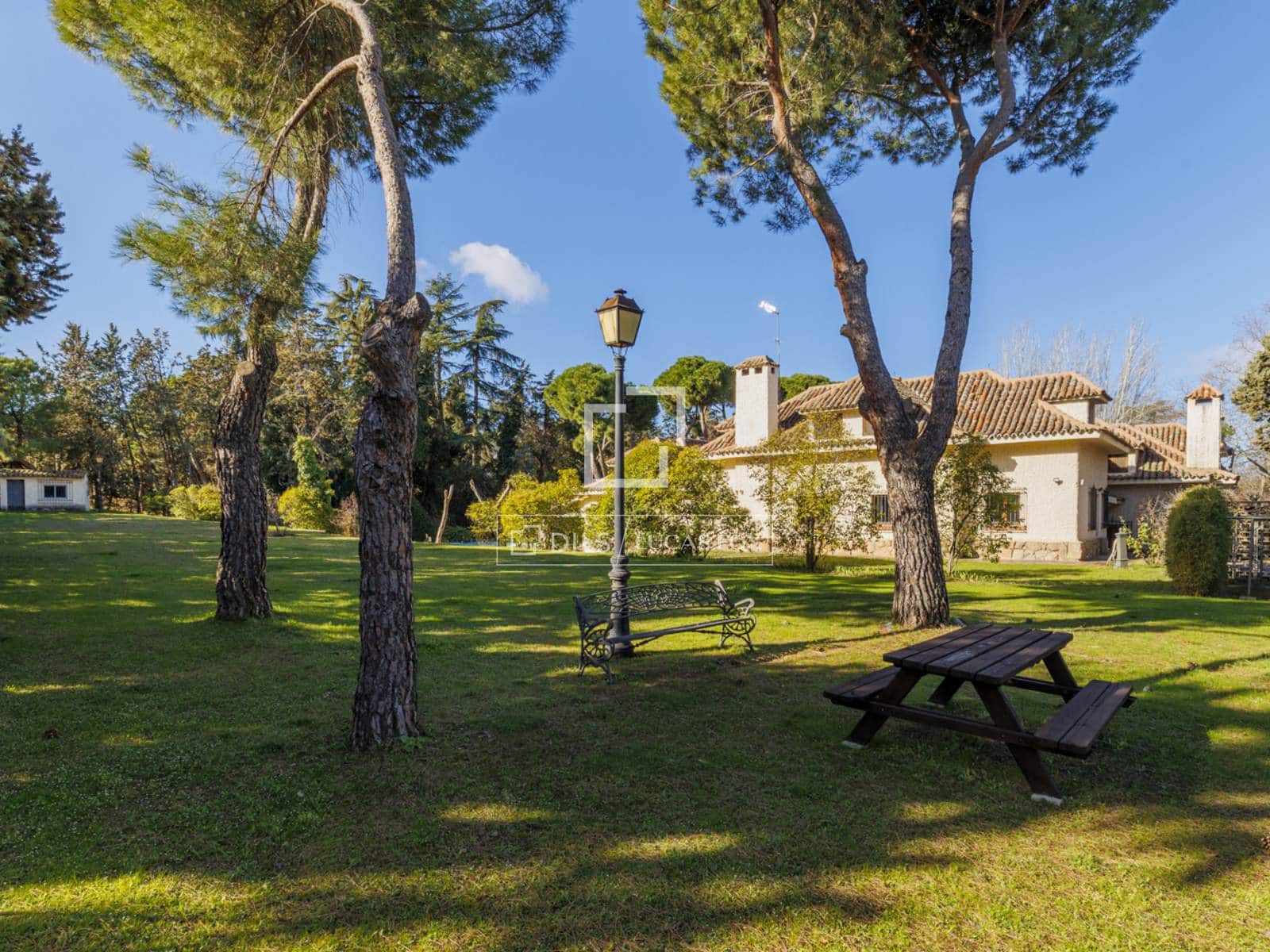 8 bedroom Villa for sale in Pozuelo de Alarcon with pool garage - € 3,500,000 (Ref: 9623199)