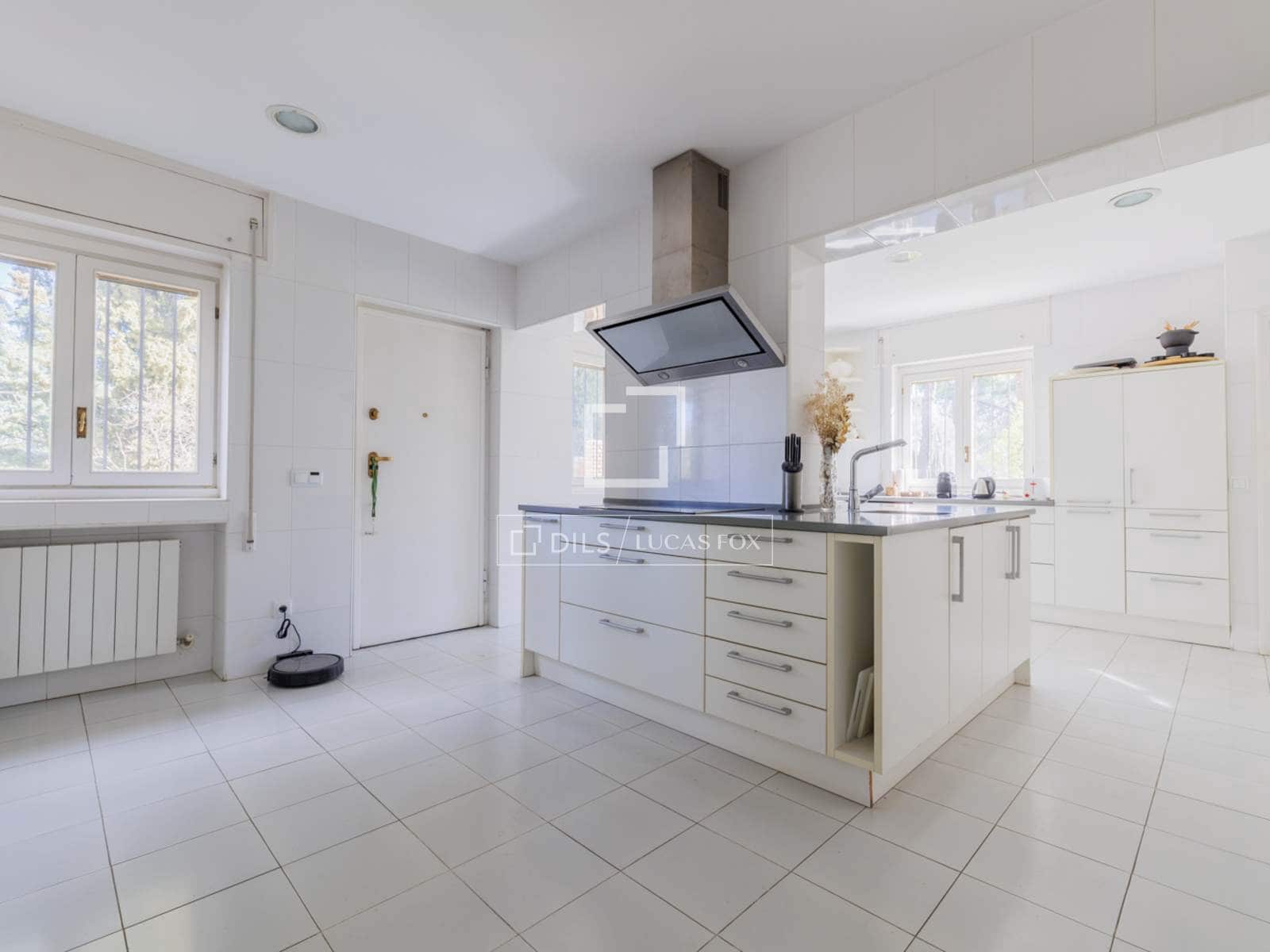 8 bedroom Villa for sale in Pozuelo de Alarcon with pool garage - € 3,500,000 (Ref: 9623199)